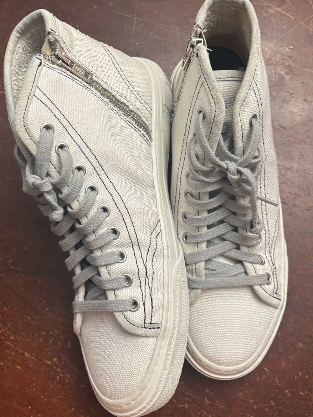 P448 sally high top
Sneaker snake print size 38  rubber pull on zip skater goth